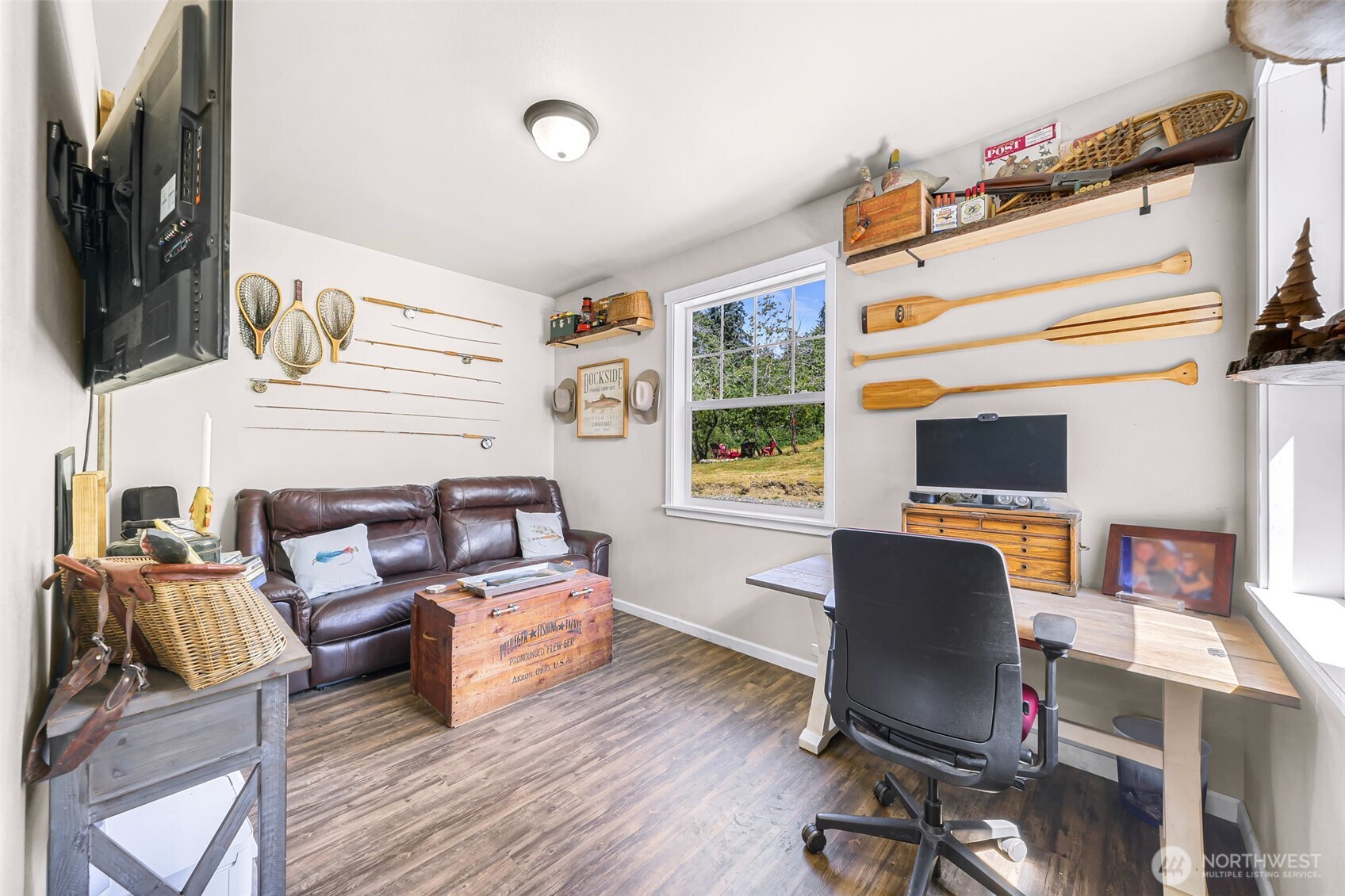 19727 Skyridge Road Mount Vernon, WA 98274 - Photo 12 of 32 a workspace with furniture and a window