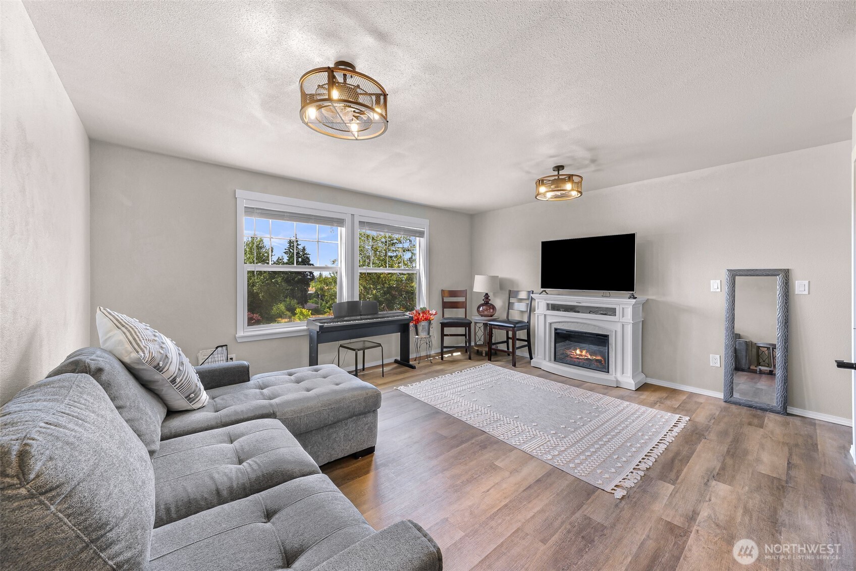 19727 Skyridge Road Mount Vernon, WA 98274 - Photo 21 of 32 a living room with furniture and a flat screen tv