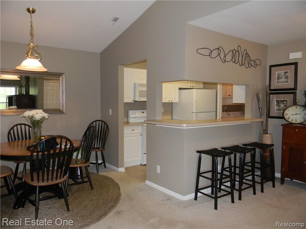 5364 Brookemonte Circle Rochester, MI 48306 - Photo 3 of 9 2010-01-01 00.00