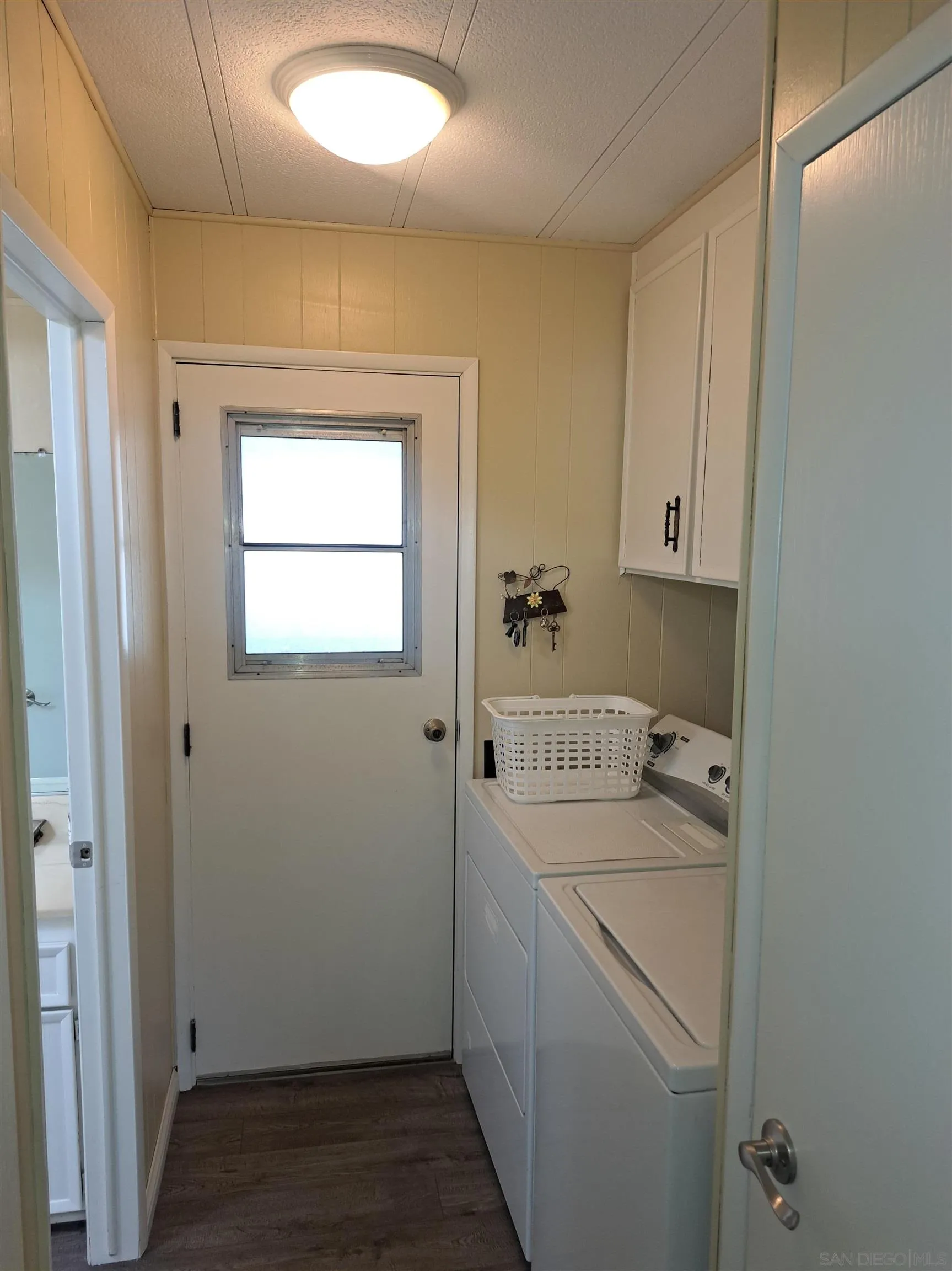 4650 Dulin Road, Unit 12 Fallbrook, CA 92003 - Photo 17 of 36 a utility room with dryer and washer