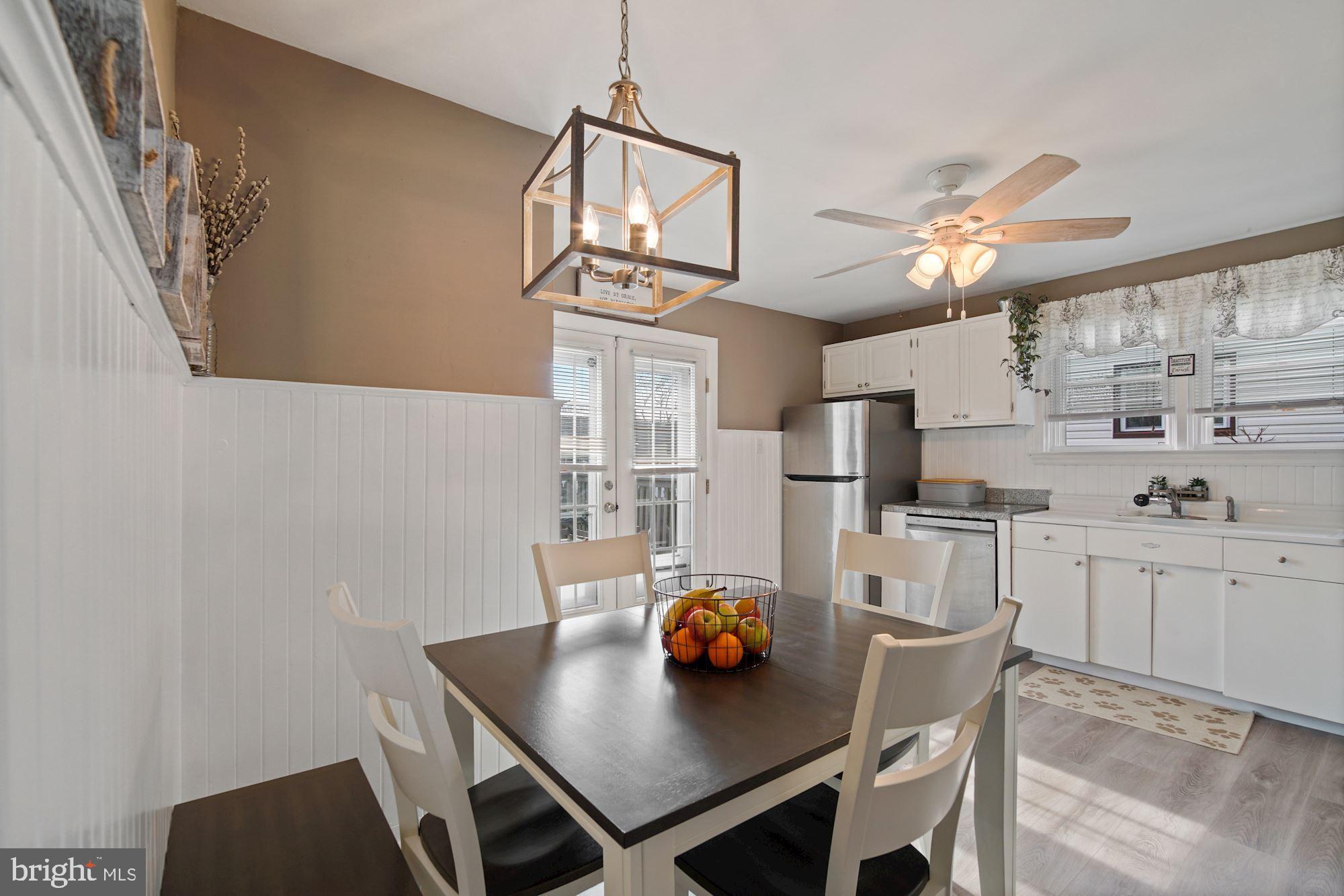 329 Ridley Avenue Folsom, PA 19033 - Photo 11 of 42 Eat-in Kitchen