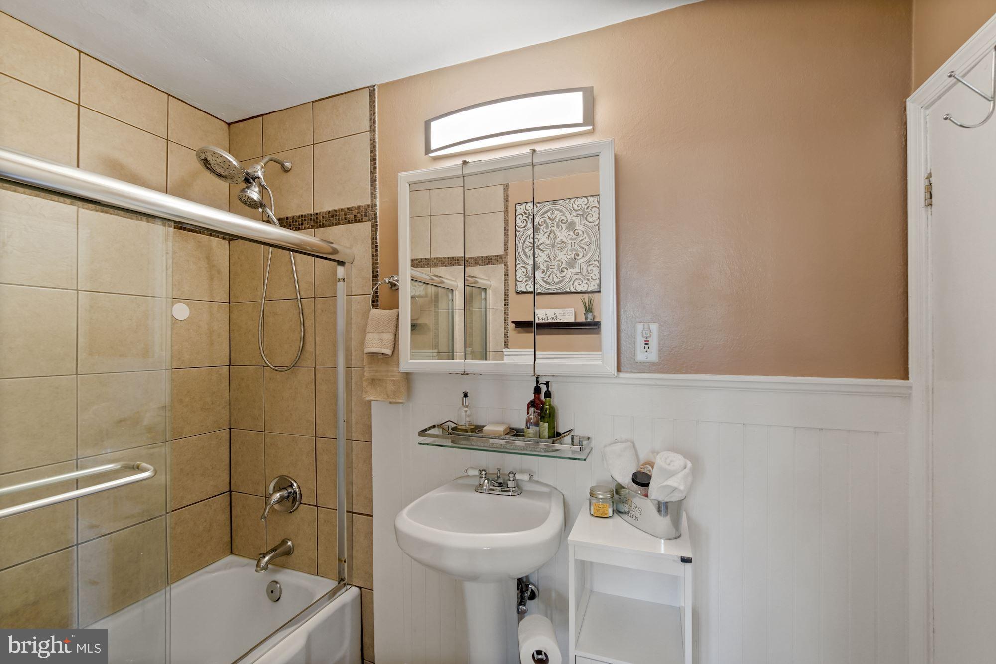 329 Ridley Avenue Folsom, PA 19033 - Photo 19 of 42 Bathroom