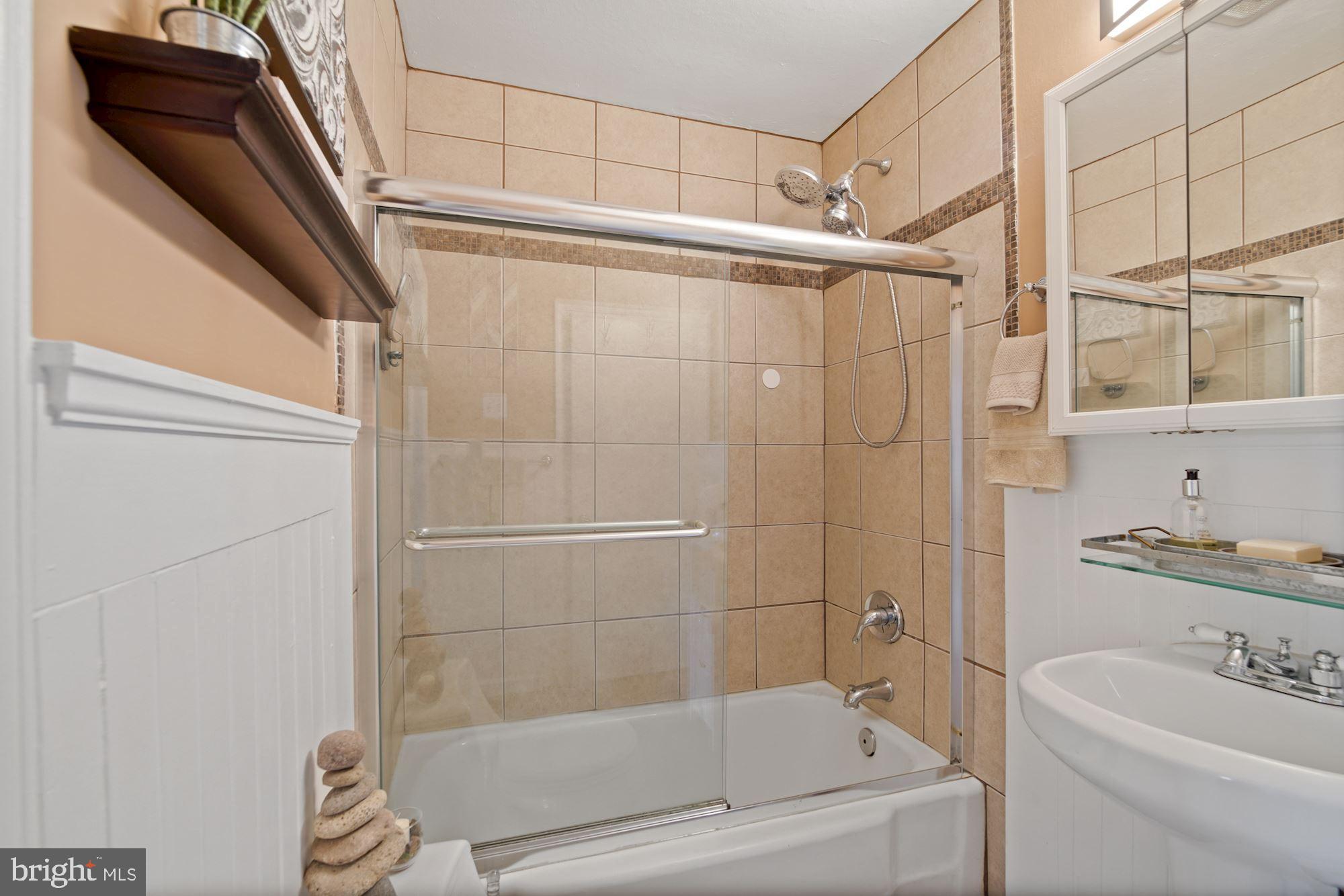 329 Ridley Avenue Folsom, PA 19033 - Photo 20 of 42 Bathroom