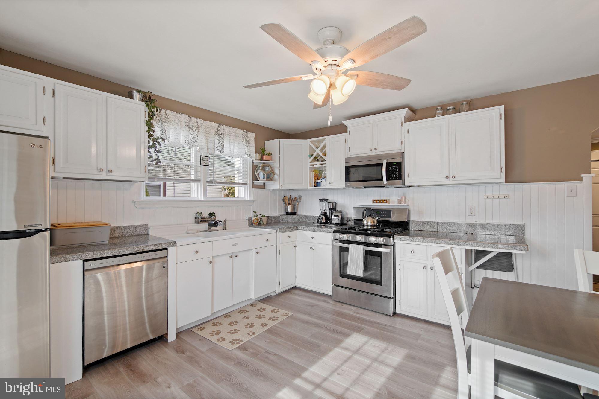 329 Ridley Avenue Folsom, PA 19033 - Photo 9 of 42 Kitchen