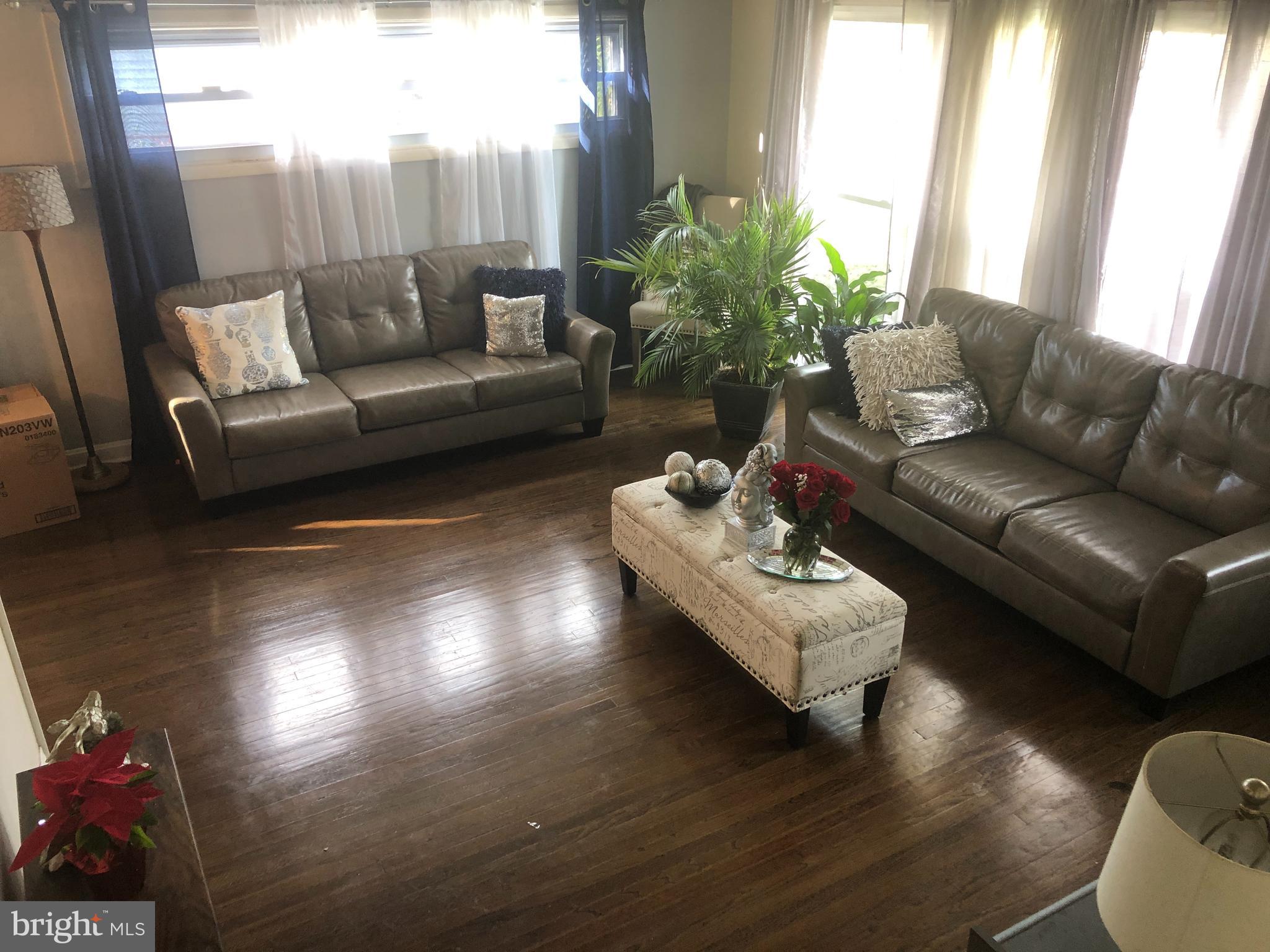 59 Buffington Road Aston, PA 19014 - Photo 2 of 19 LIVING ROOM
