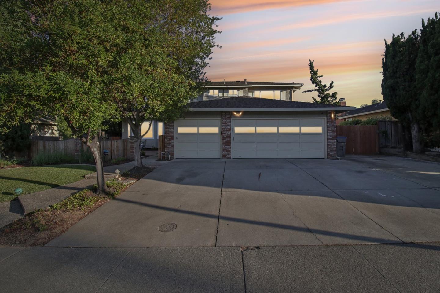 1282 Oakglen Way