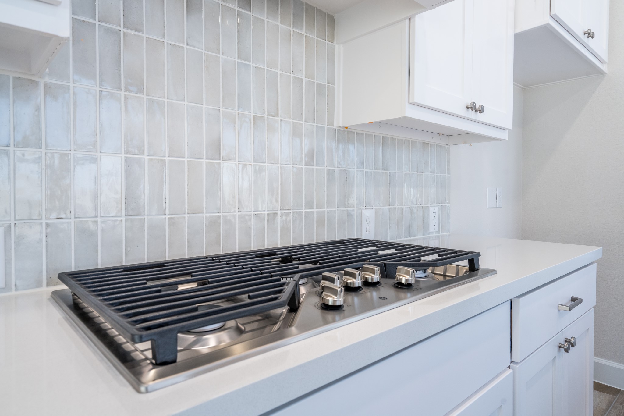 30314 Ruby Frst Court Magnolia, TX 77354 - Photo 13 of 29 a close up of a stove top oven
