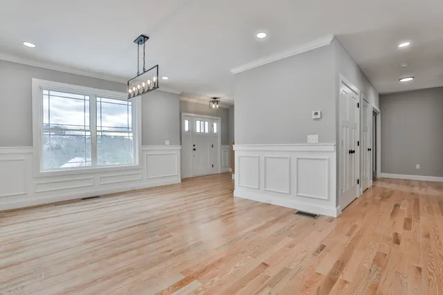 $899,900 | 42 Ridgeview Lane, New Boston, NH 03070