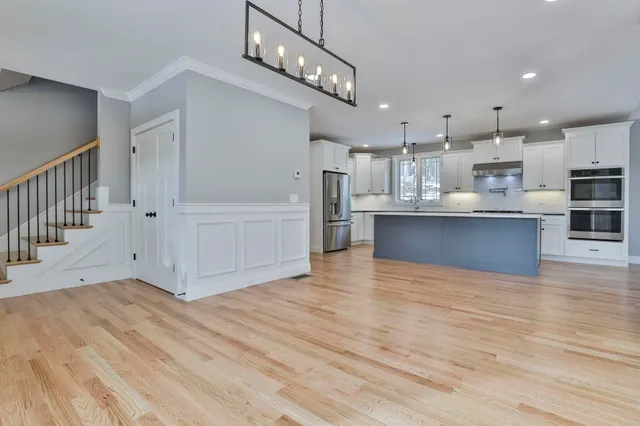 $899,900 | 42 Ridgeview Lane, New Boston, NH 03070