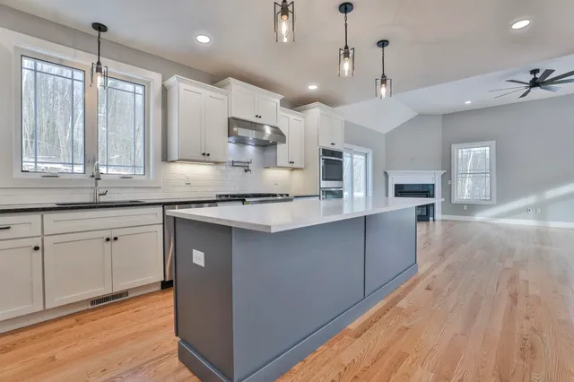 $899,900 | 42 Ridgeview Lane, New Boston, NH 03070