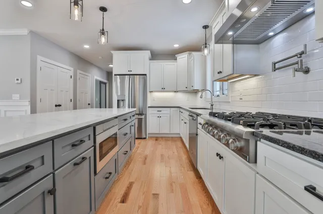 $899,900 | 42 Ridgeview Lane, New Boston, NH 03070