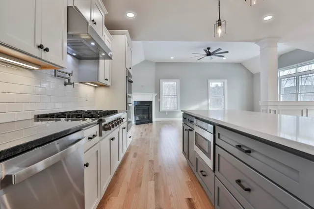 $899,900 | 42 Ridgeview Lane, New Boston, NH 03070