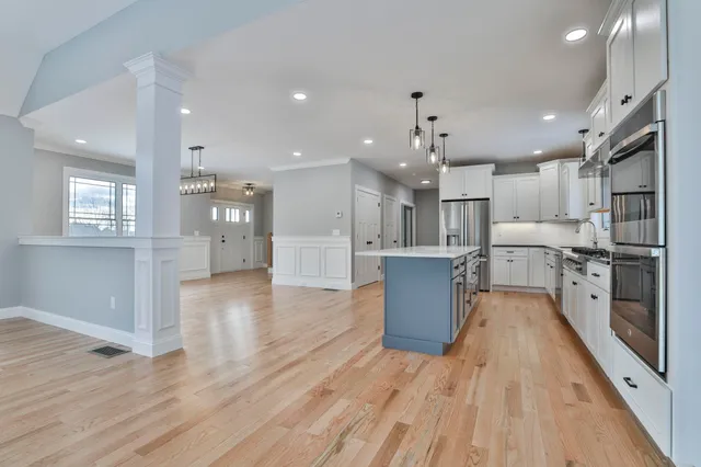 $899,900 | 42 Ridgeview Lane, New Boston, NH 03070