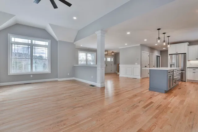 $899,900 | 42 Ridgeview Lane, New Boston, NH 03070