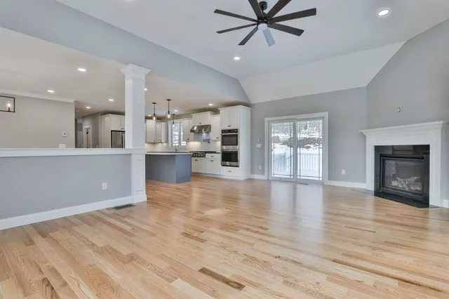 $899,900 | 42 Ridgeview Lane, New Boston, NH 03070