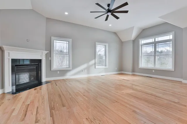 $899,900 | 42 Ridgeview Lane, New Boston, NH 03070