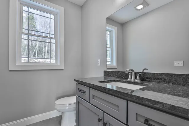 $899,900 | 42 Ridgeview Lane, New Boston, NH 03070