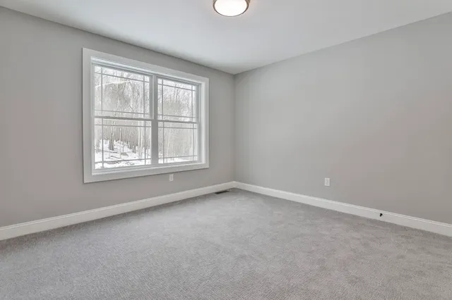 $899,900 | 42 Ridgeview Lane, New Boston, NH 03070