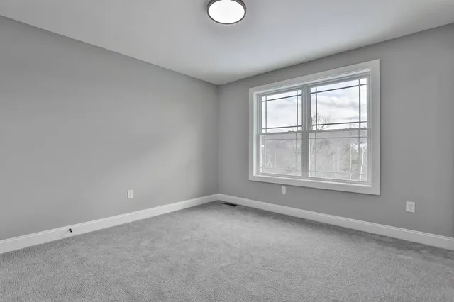 $899,900 | 42 Ridgeview Lane, New Boston, NH 03070