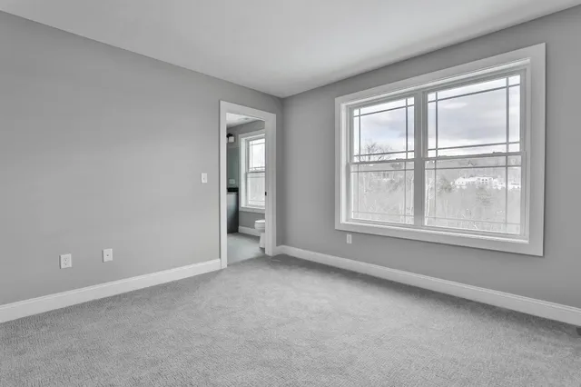 $899,900 | 42 Ridgeview Lane, New Boston, NH 03070