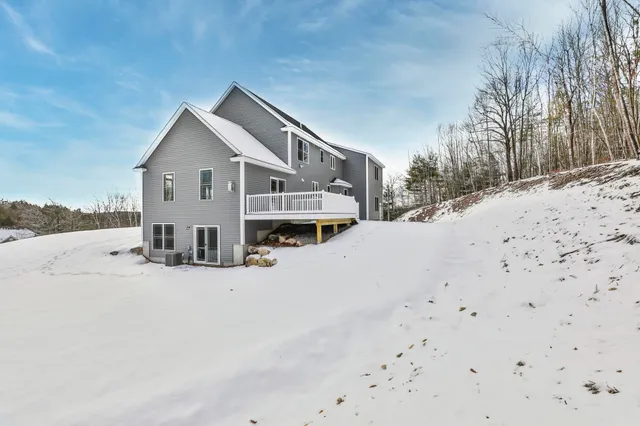 $899,900 | 42 Ridgeview Lane, New Boston, NH 03070