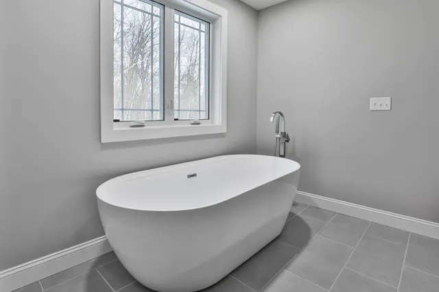 $899,900 | 42 Ridgeview Lane, New Boston, NH 03070