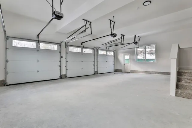 $899,900 | 42 Ridgeview Lane, New Boston, NH 03070