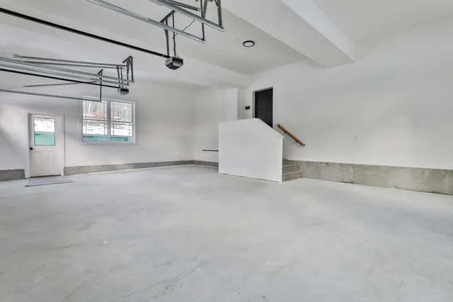 $899,900 | 42 Ridgeview Lane, New Boston, NH 03070