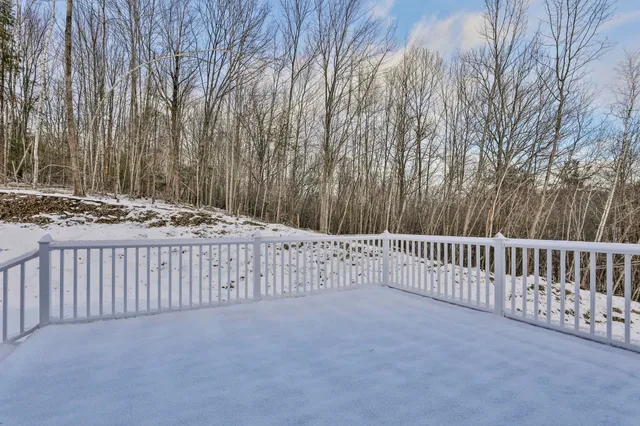 $899,900 | 42 Ridgeview Lane, New Boston, NH 03070