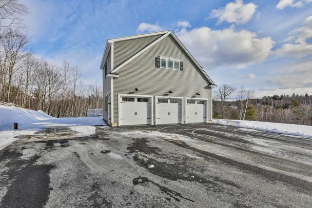$899,900 | 42 Ridgeview Lane, New Boston, NH 03070