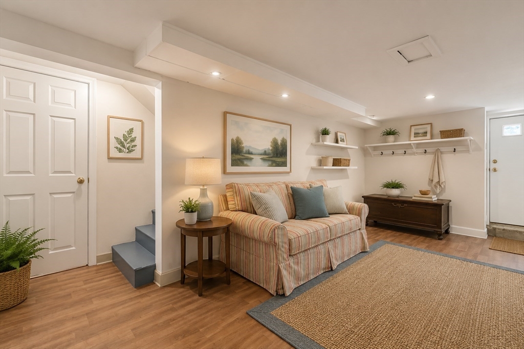 34 Sheridan Road Wellesley, MA 02481 - Photo 11 of 14
