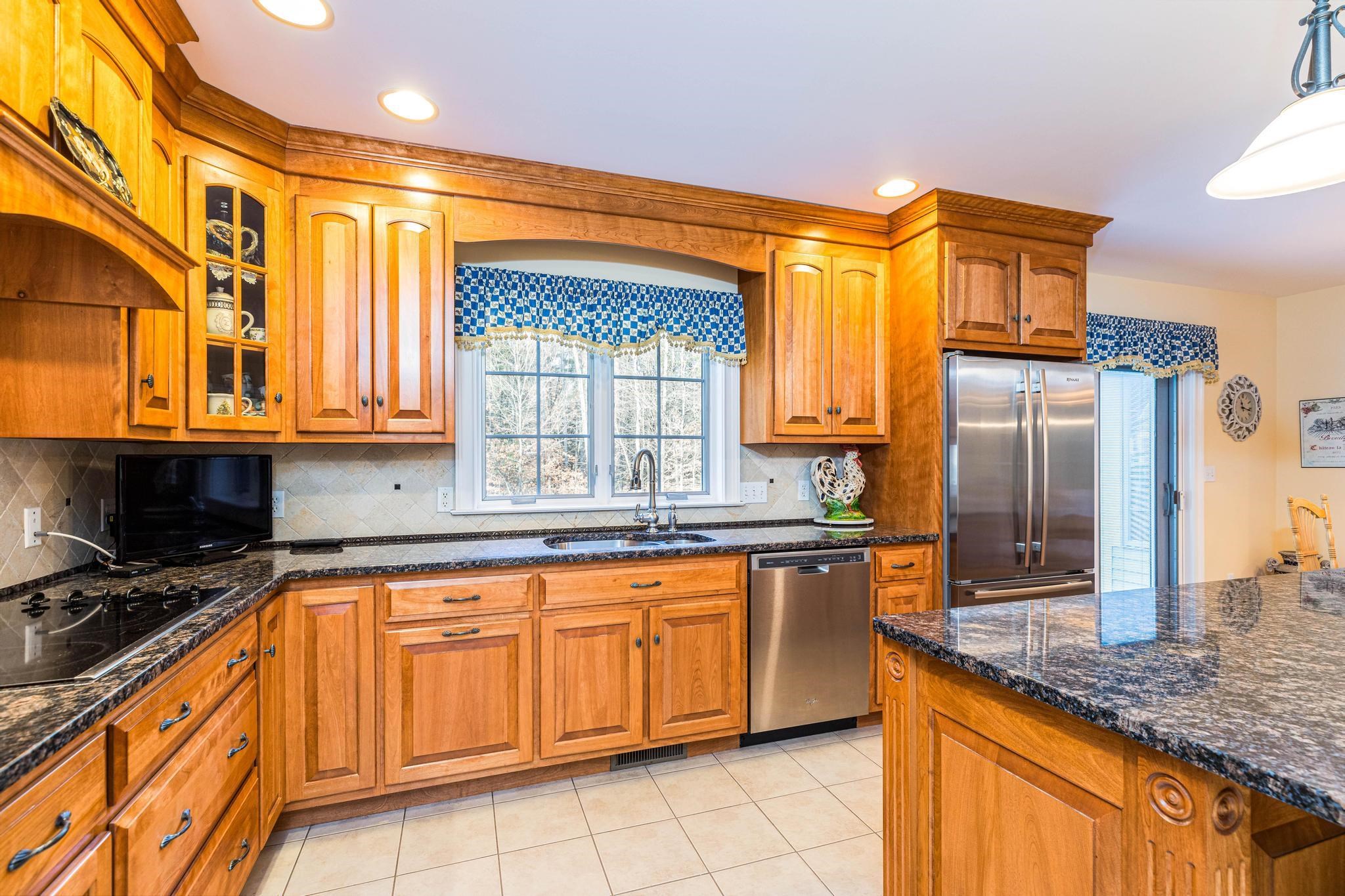 3 Balsam Way Stratham, NH 03885 - Photo 6 of 33