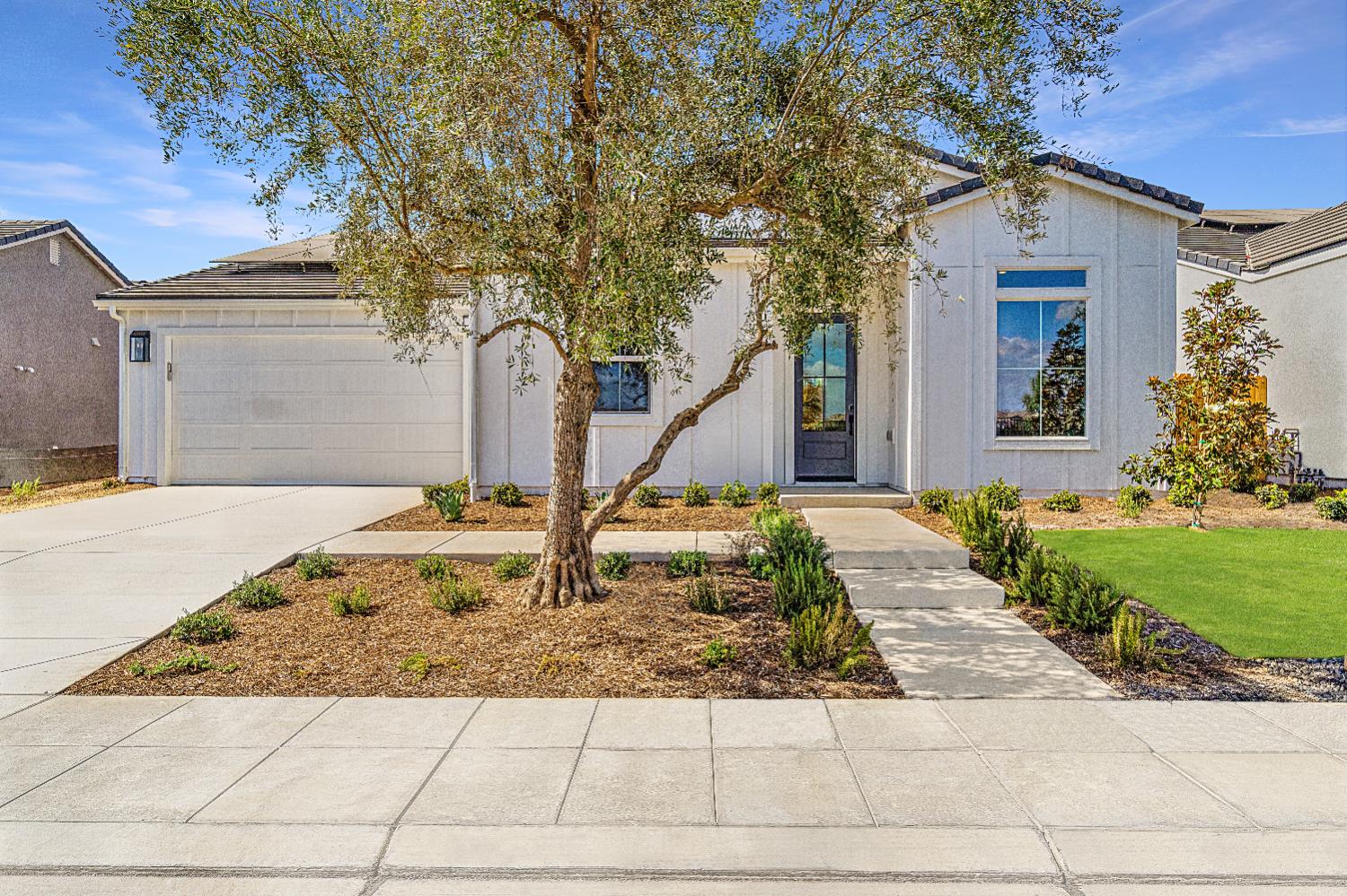 856 Traverse Drive Madera, CA 93636 - Photo 2 of 34