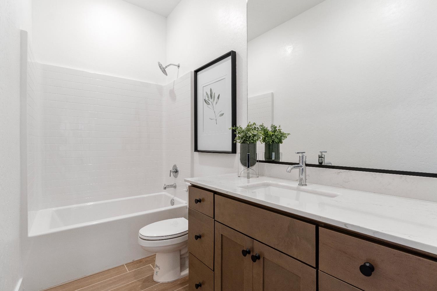 856 Traverse Drive Madera, CA 93636 - Photo 27 of 34 a bathroom with a sink a toilet and shower
