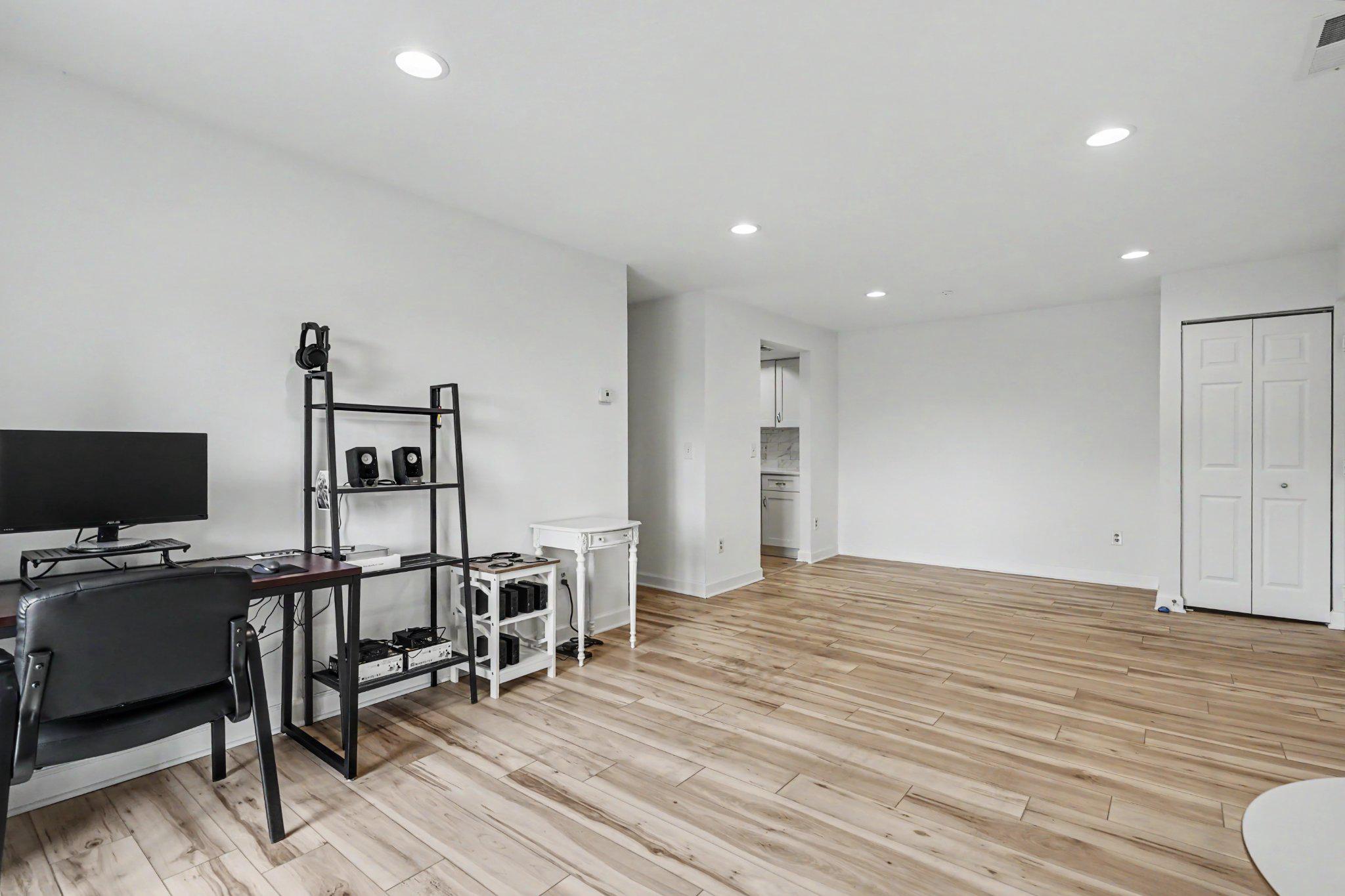 14800 Rydell Road, Unit 201 Centreville, VA 20121 - Photo 6 of 28 Spacious, modern workspace.