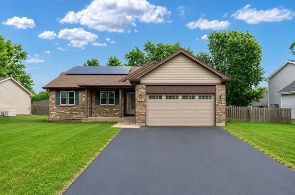 $400,000 | 506 Old Country Way, Wauconda, IL 60084