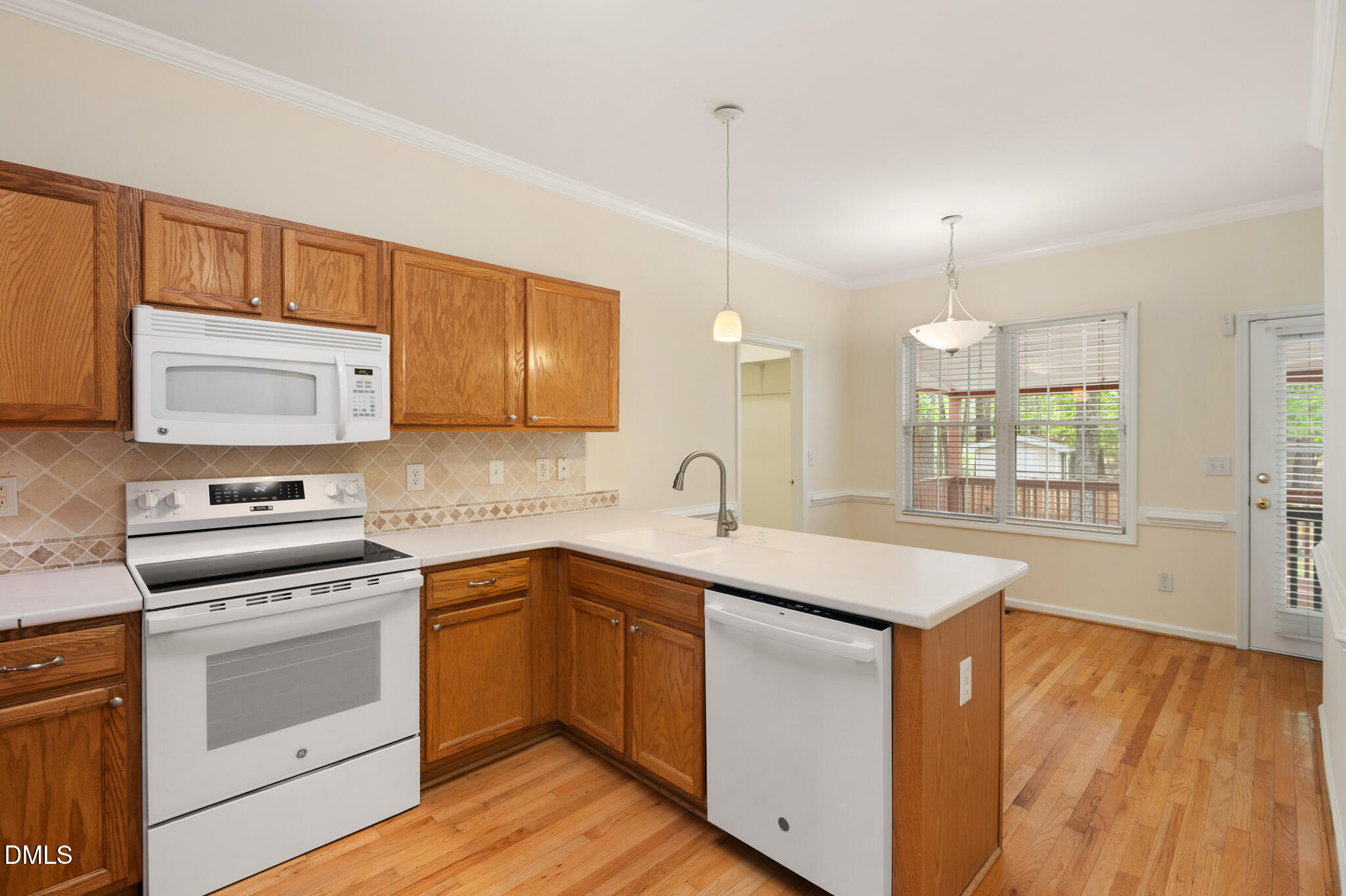 5604 Neuse Farm Drive Raleigh, NC 27616 - Photo 14 of 44 kitchen dining