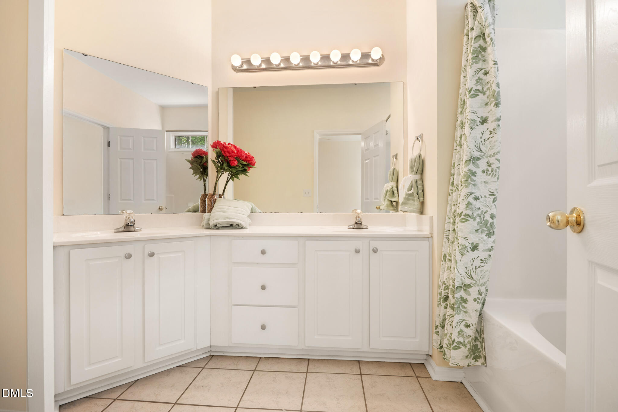 5604 Neuse Farm Drive Raleigh, NC 27616 - Photo 22 of 44 Primary Bath