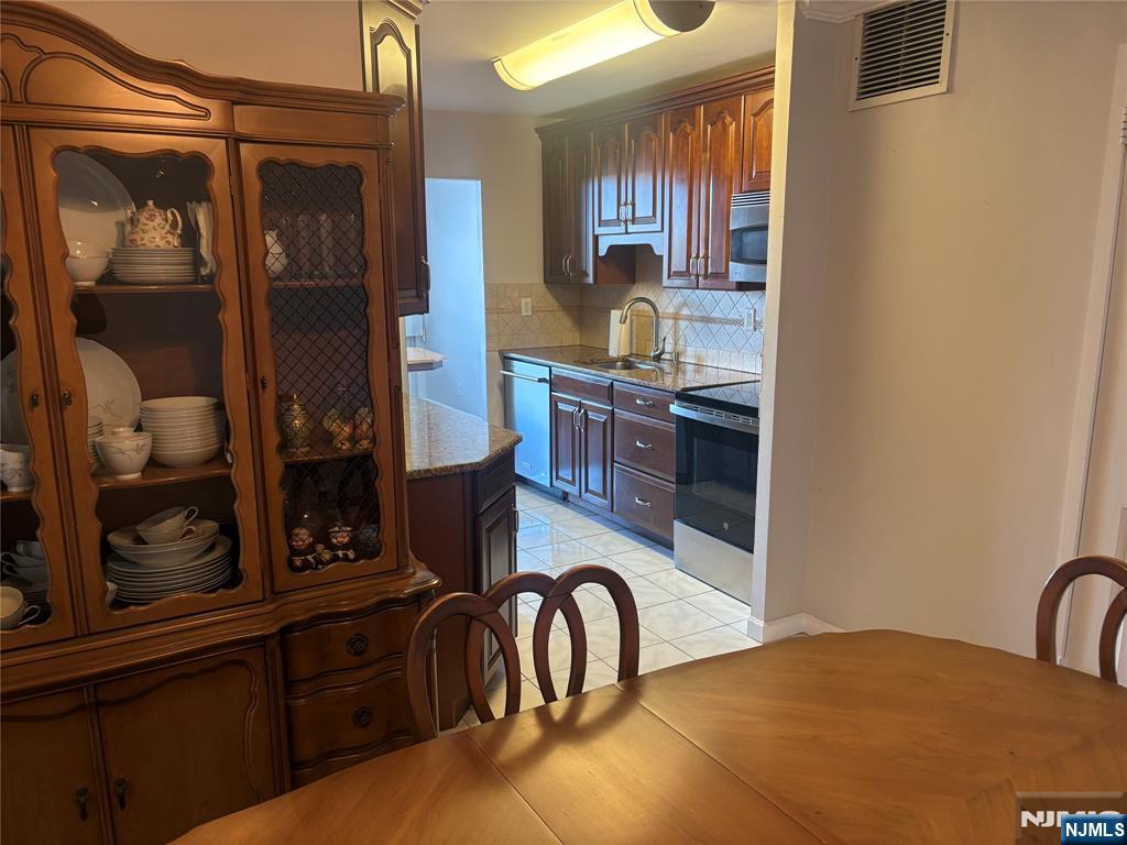 770 Anderson Avenue, Unit 4K Cliffside Park, NJ 07010 - Photo 3 of 13