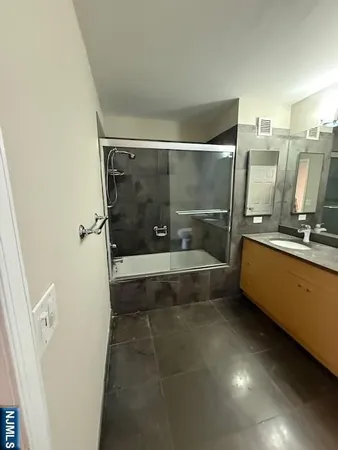 $3,800 | 2201 City Place, Edgewater, NJ 07020