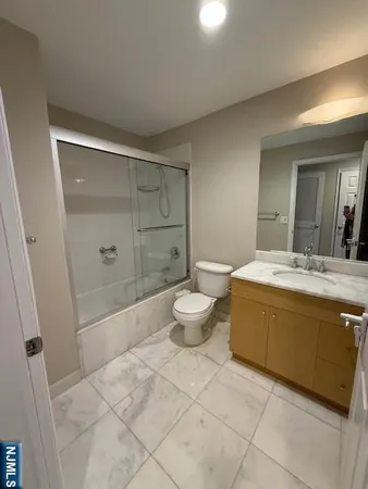 $3,800 | 2201 City Place, Edgewater, NJ 07020