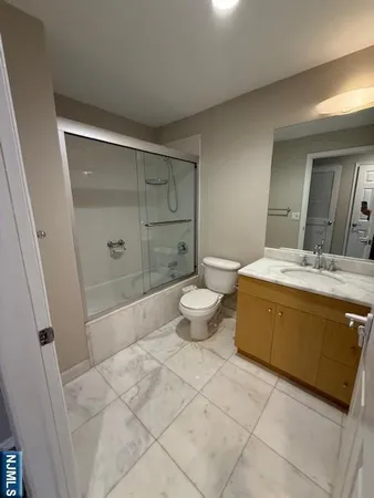 $3,800 | 2201 City Place, Edgewater, NJ 07020