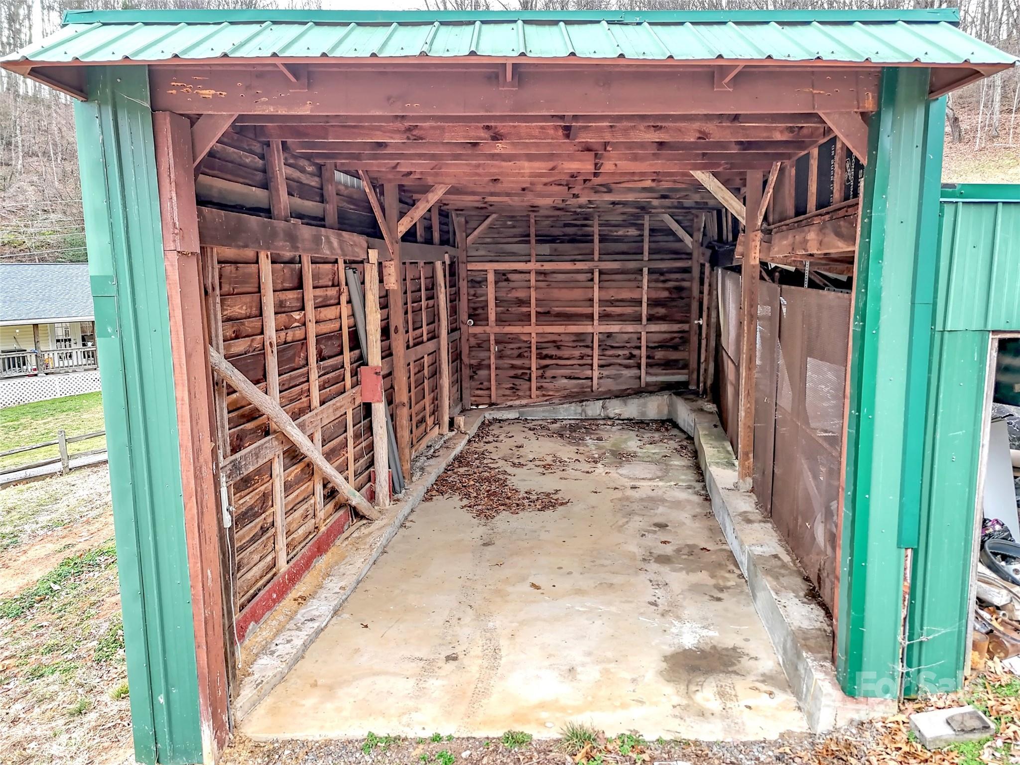 18 Sierra Point Waynesville, NC 28786 - Photo 41 of 48 a view of a pathway of a wooden building