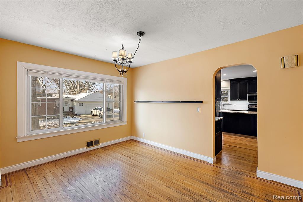 303 Linwood Avenue Rochester, MI 48307 - Photo 11 of 44 Gallery Image 11