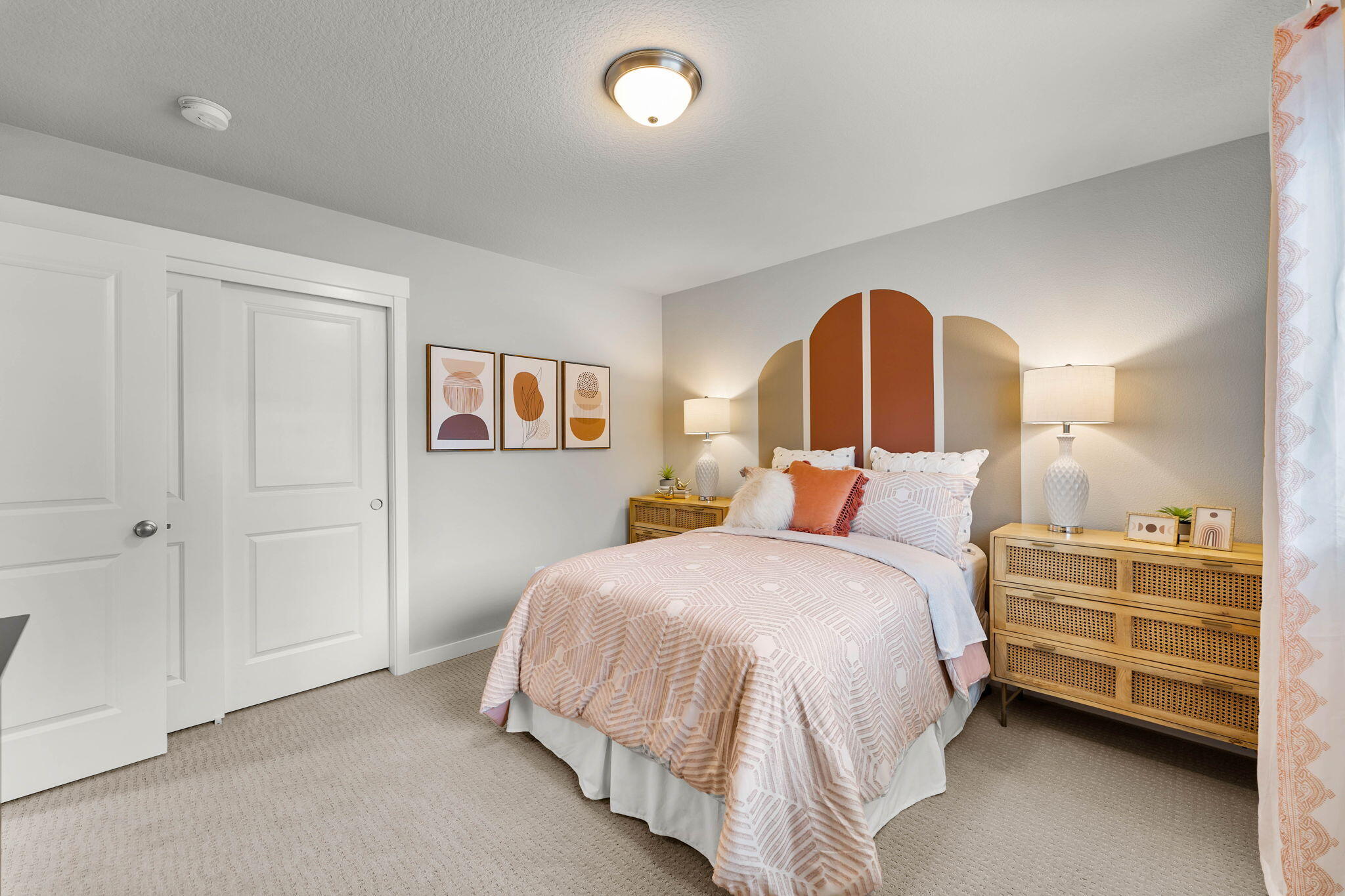 1237 Stonegate Drive, Unit 483 Eagle Point, OR 97524 - Photo 27 of 34 Scouters Mountain216_2890_A_Bedroom_Happ