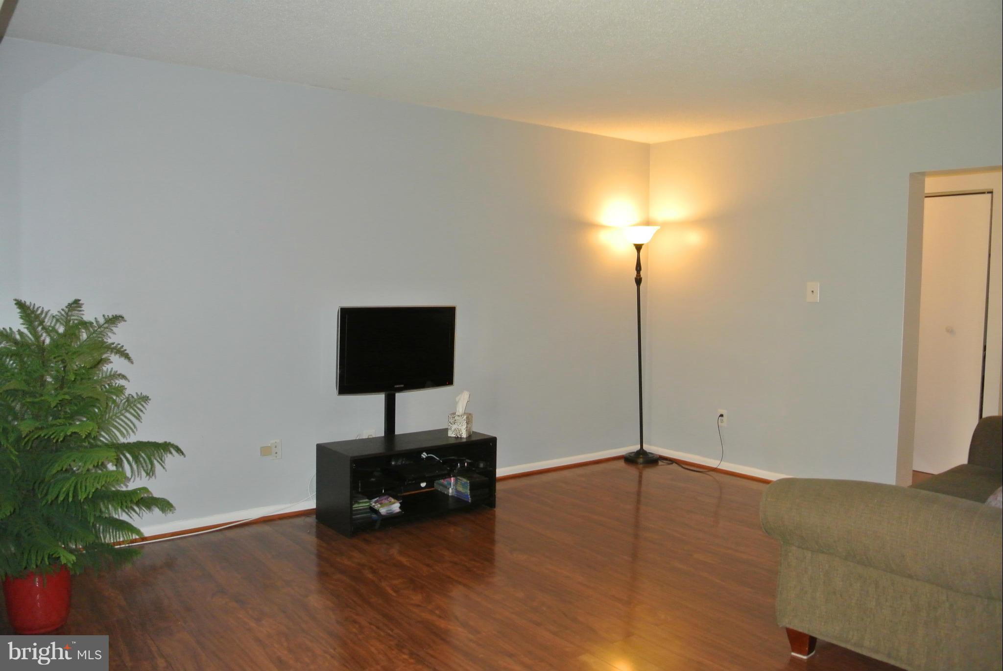 11653 Stoneview Square, Unit 2B Reston, VA 20191 - Photo 13 of 30 Living Room