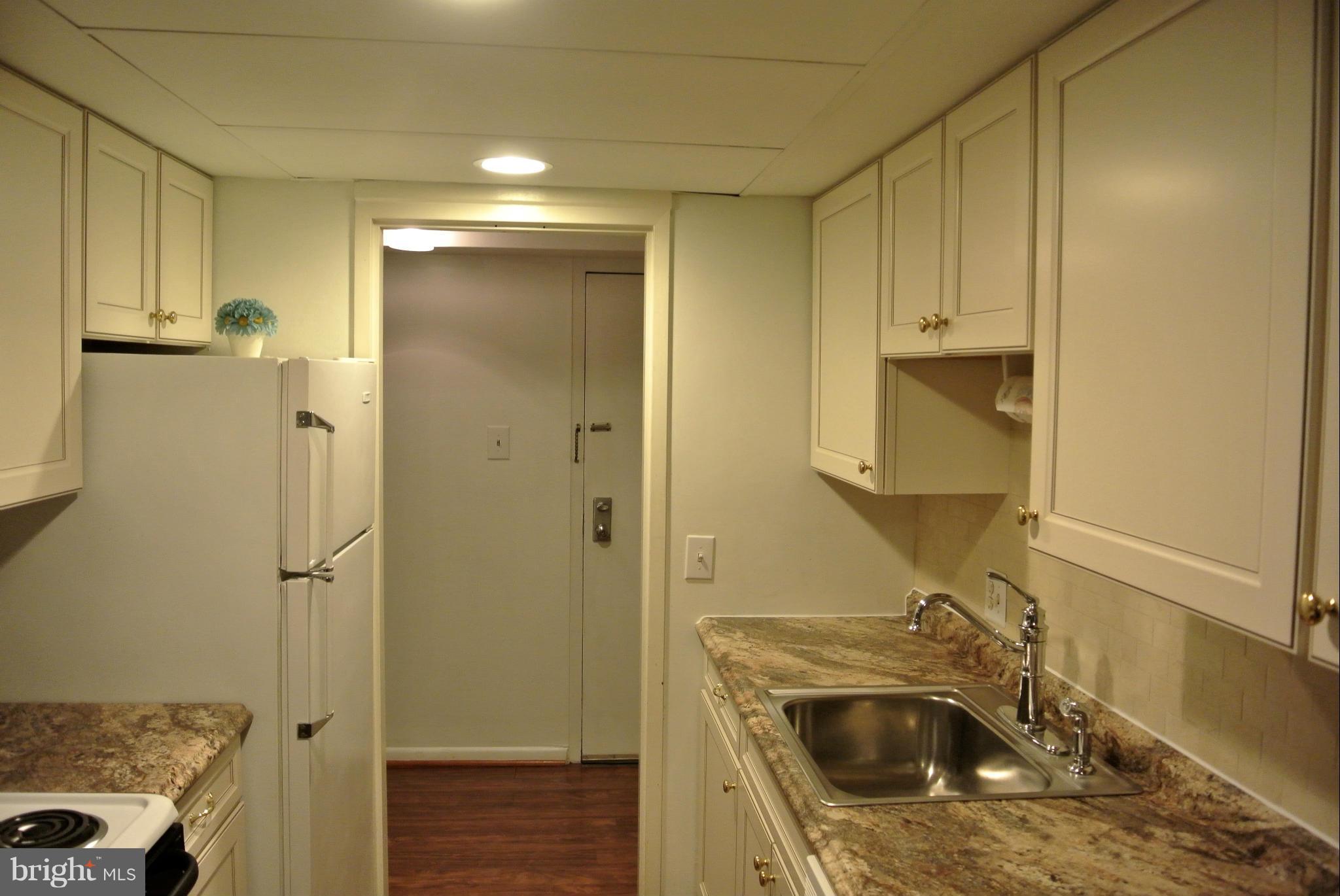 11653 Stoneview Square, Unit 2B Reston, VA 20191 - Photo 27 of 30 Kitchen