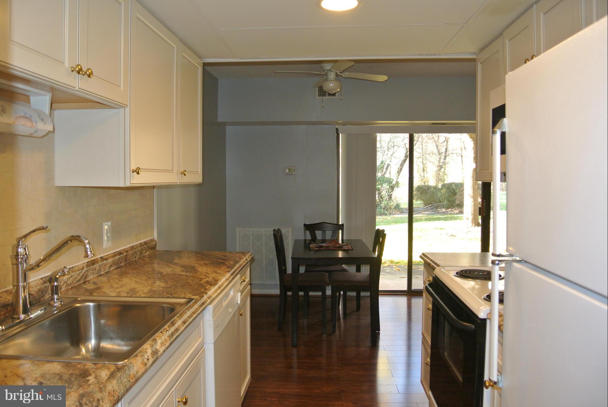 11653 Stoneview Square, Unit 2B Reston, VA 20191 - Photo 6 of 30 Kitchen