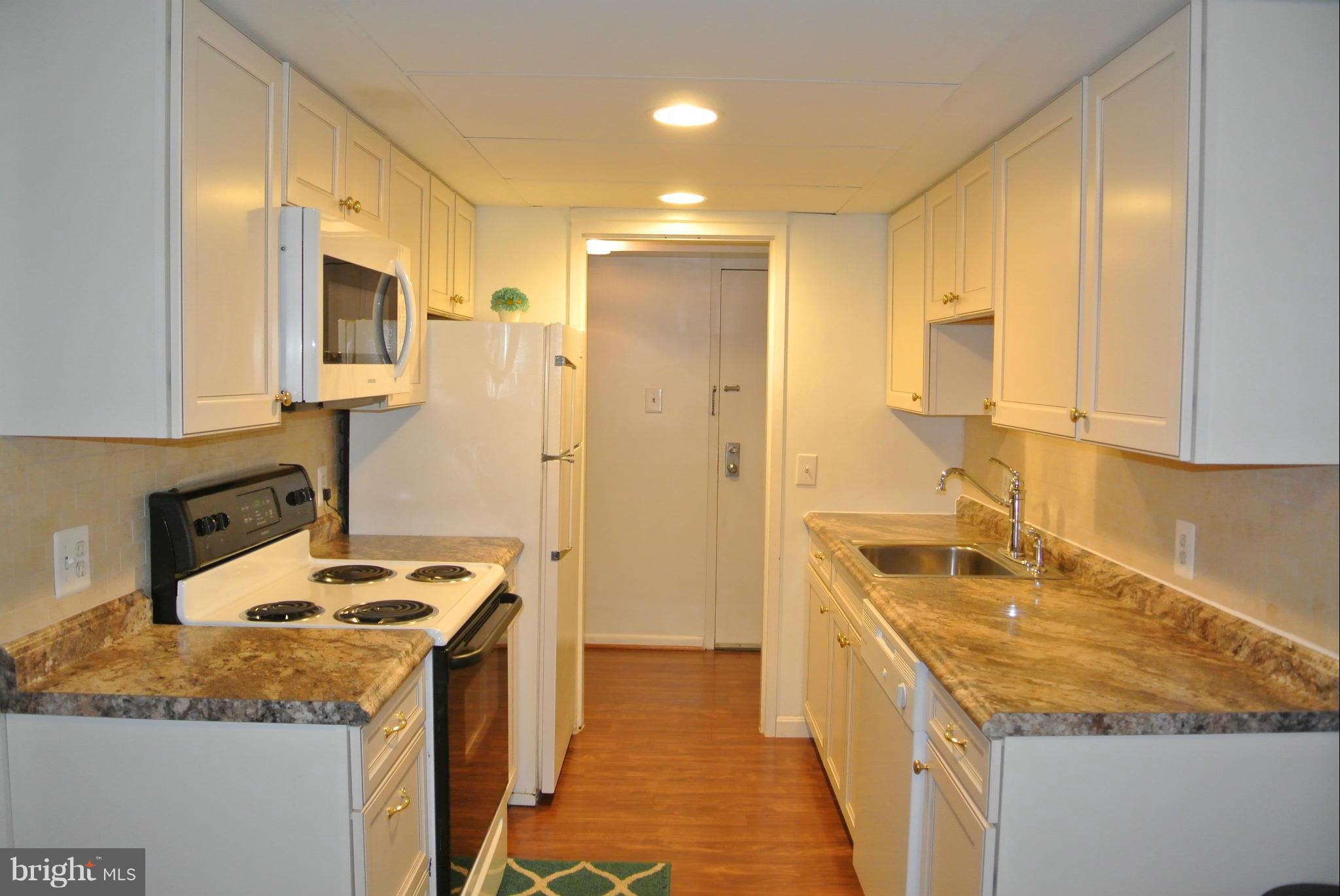 11653 Stoneview Square, Unit 2B Reston, VA 20191 - Photo 7 of 30 Kitchen
