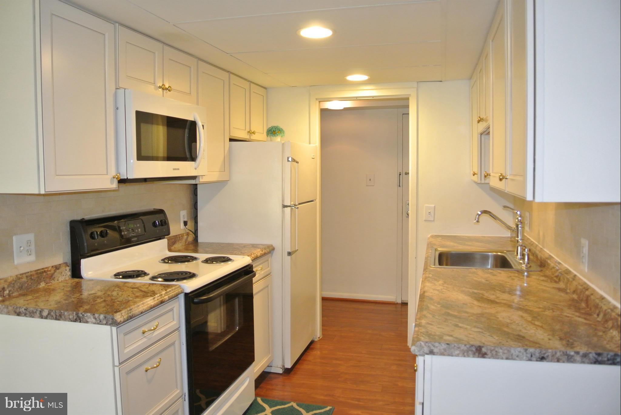 11653 Stoneview Square, Unit 2B Reston, VA 20191 - Photo 9 of 30 Kitchen